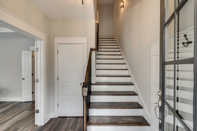 Building Photo - 7034 Westside Cir