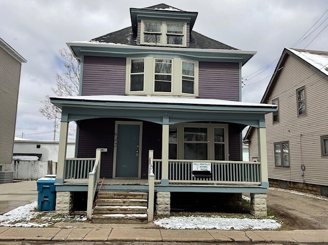 Frente - 942 Bellevue Plz