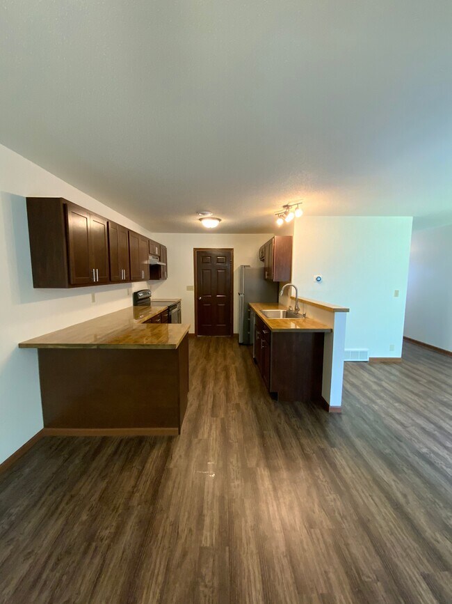 Building Photo - Courtyard Townhomes