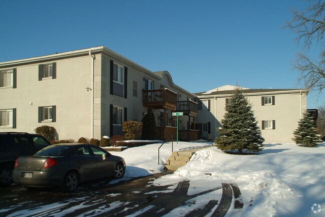 Foto del edificio - Pinewood Condominiums