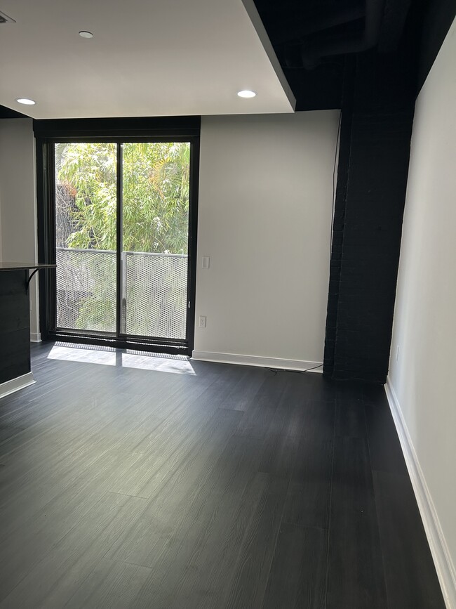 Building Photo - 62 W Colonial Dr