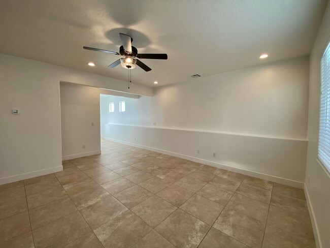 Foto del edificio - SPACIOUS 4 TOWNHOME IN HURRICANE UTAH