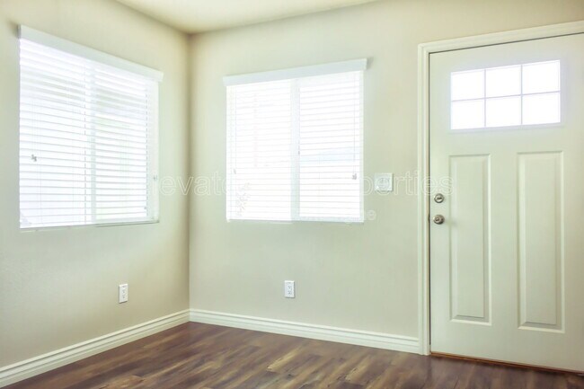 Foto del edificio - 2727 1/2 G Street