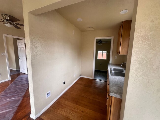 Building Photo - 2 Bedroom, 2 BA house for Rent in National...