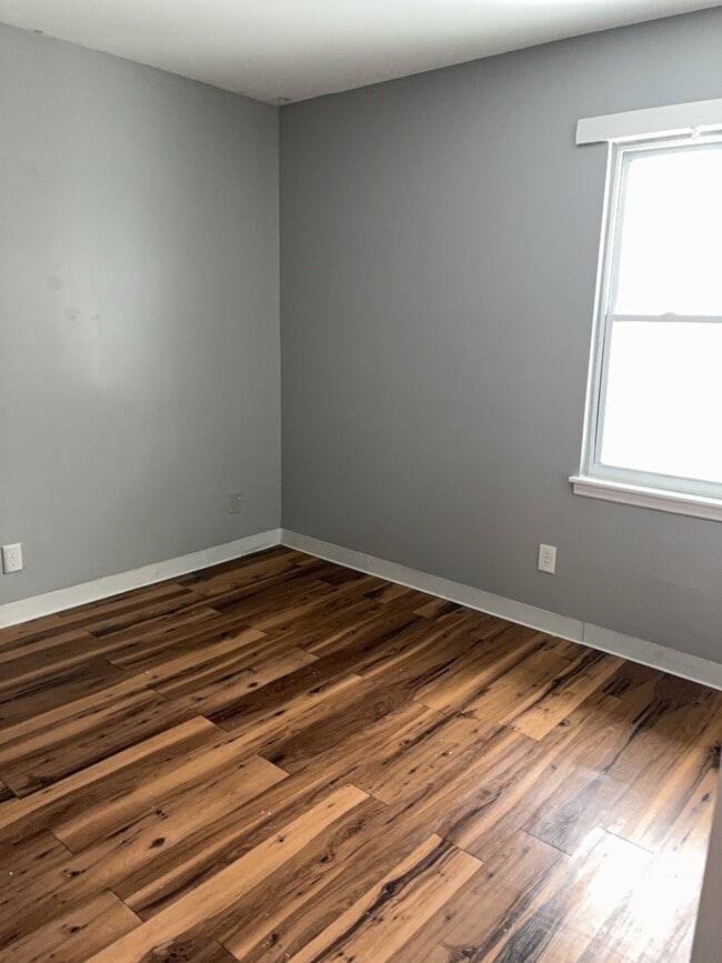 Building Photo - 616 Park Ave