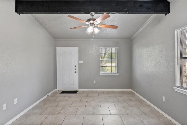 Building Photo - 580 Plaza Ct