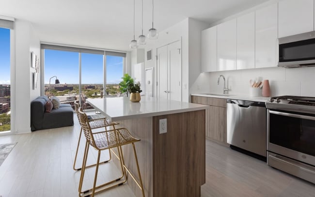 Photo - 2357 N Lincoln Ave Apartment