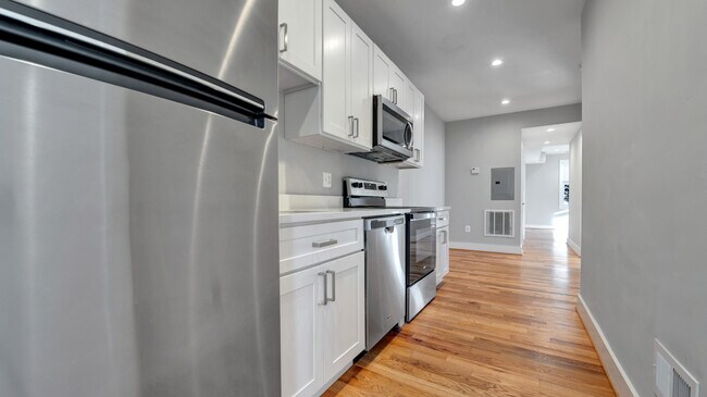 Building Photo - 1911 M St NE