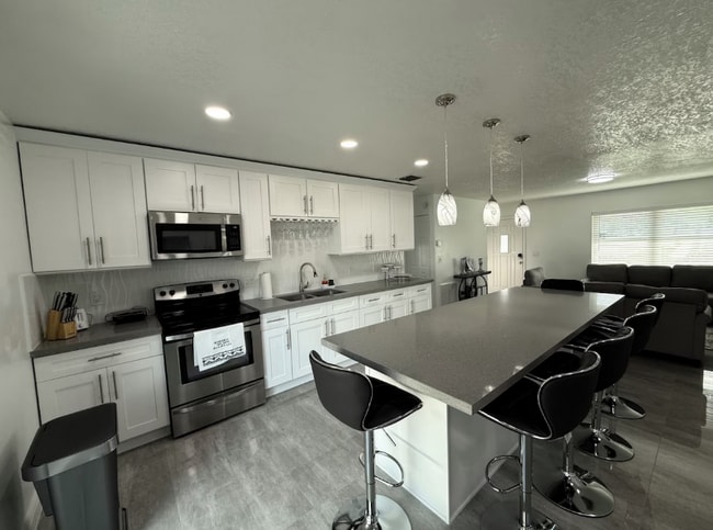 Building Photo - 129 Coral Bell Ct