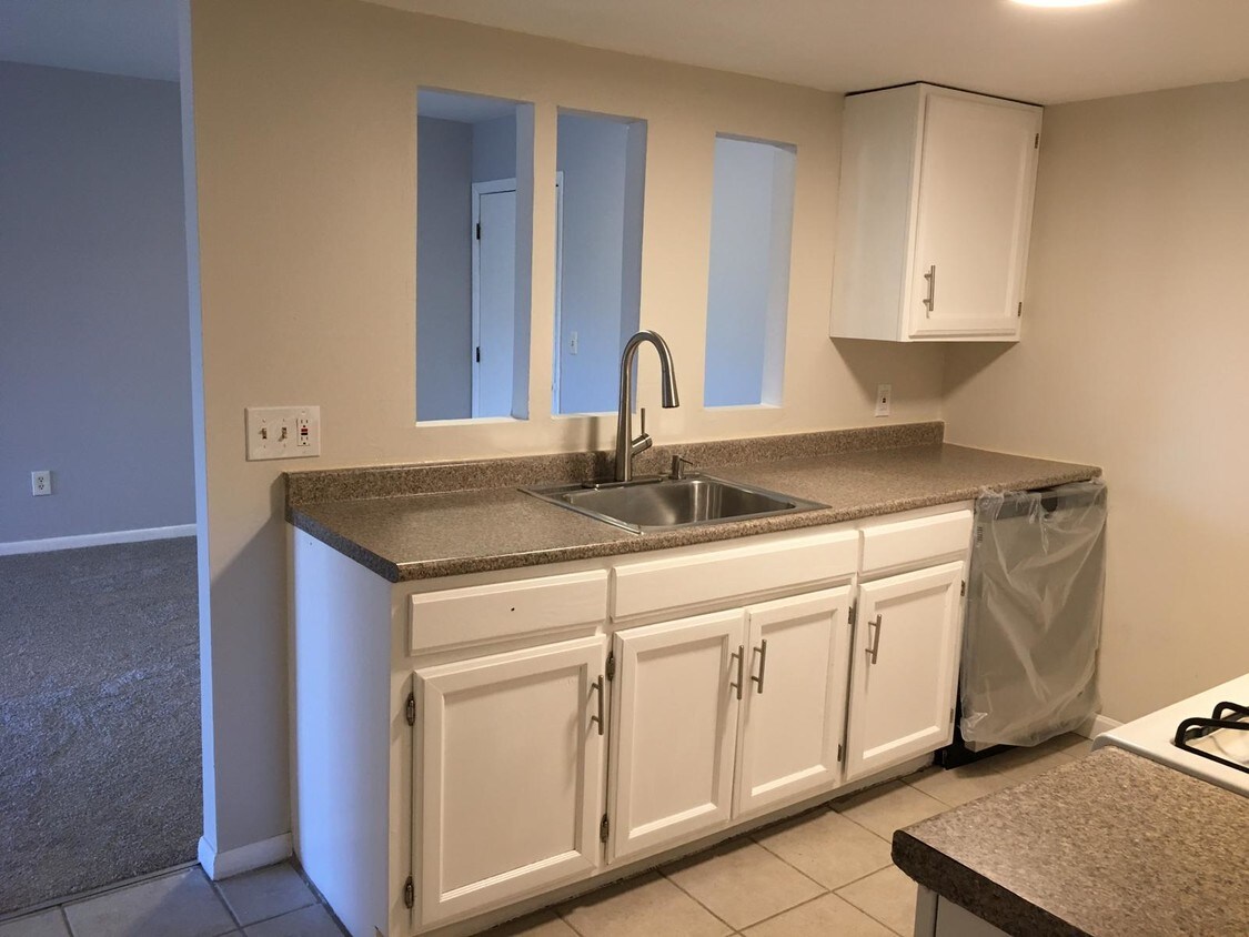 Foto principal - 1137 Hartford Ave