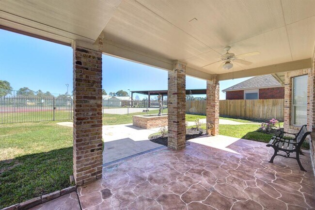 Foto del edificio - 19230 Canyon Bay Dr