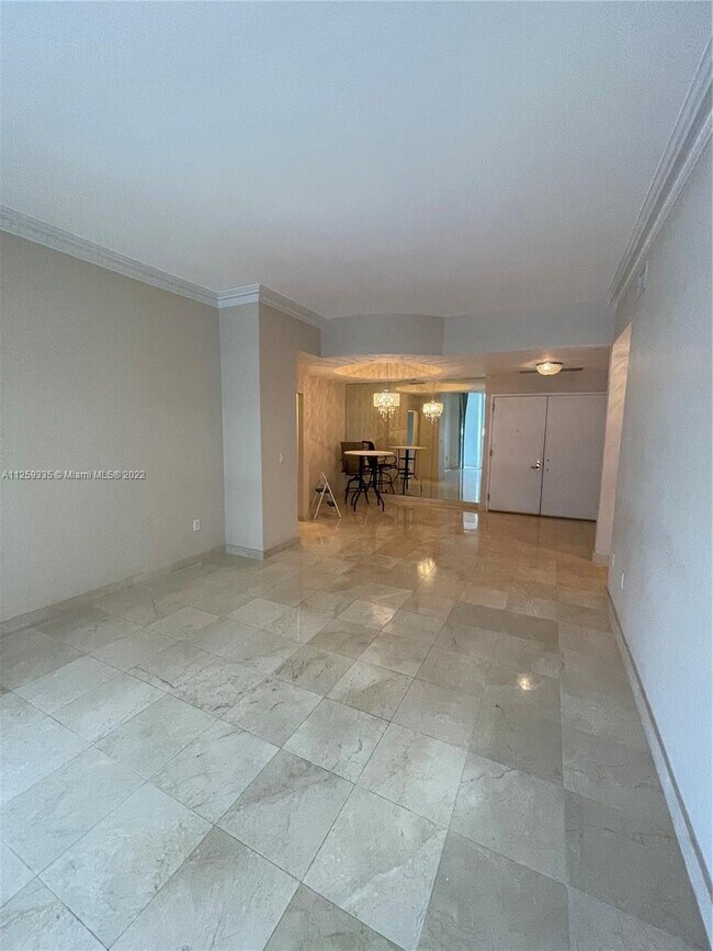 Foto del edificio - 8925 Collins Ave