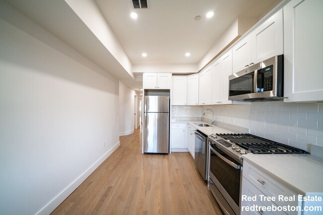 Building Photo - 37 Calumet St