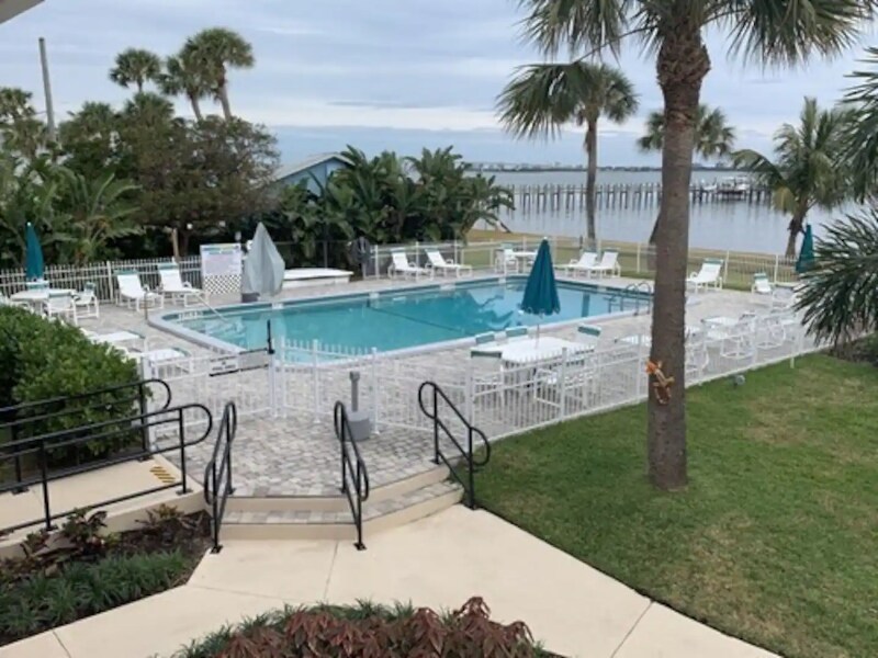 Primary Photo - 2625 NE Indian River Dr