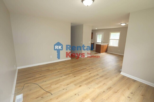Building Photo - 2122 Ravenswood Dr