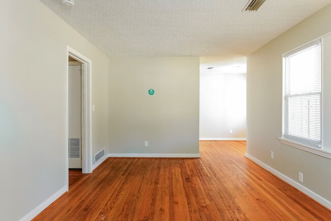 Foto del edificio - 237 Garden Ln