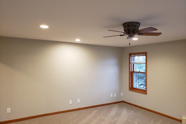 sala de estar - 10014 N Granville Rd