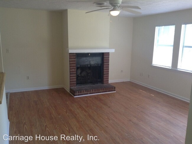 Building Photo - 110-112 Essex Ct