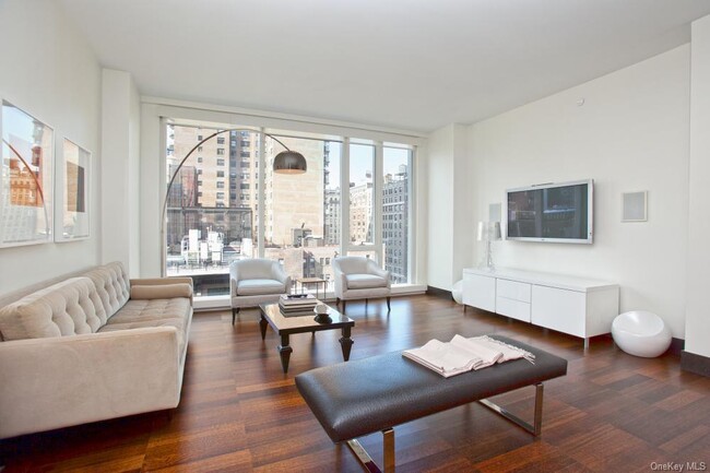 Building Photo - 151 E 85th St