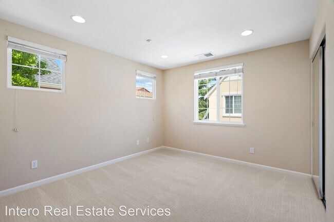 Building Photo - 3 br, 2.5 bath House - 563 Moreland