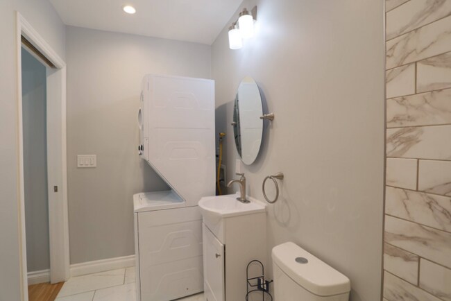 Foto del edificio - 13426 Benfield Ave