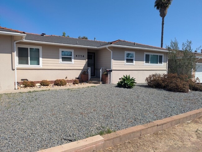 Building Photo - 2 Bed/1 Bath in Lemon Grove