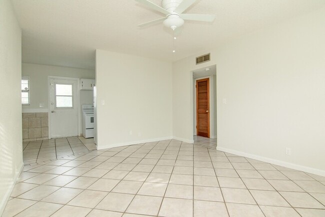 Foto del edificio - 520 Gamewell Ave