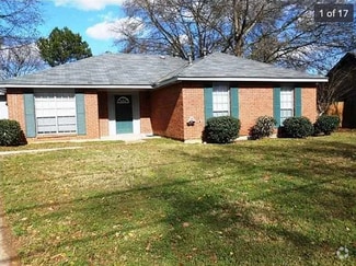 Building Photo - 2637 Green Oaks Dr