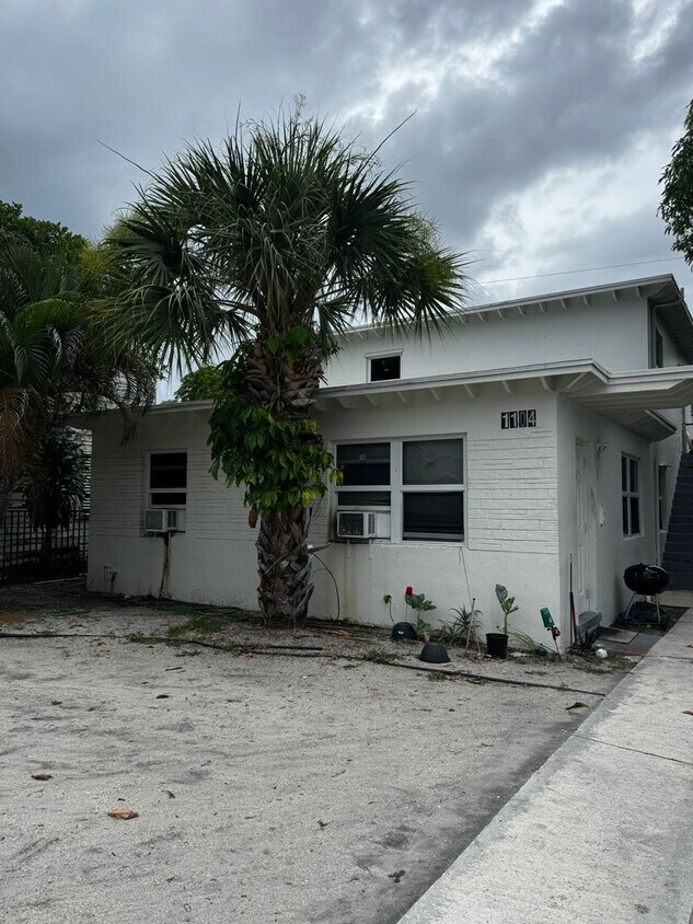 Primary Photo - 1104 State St