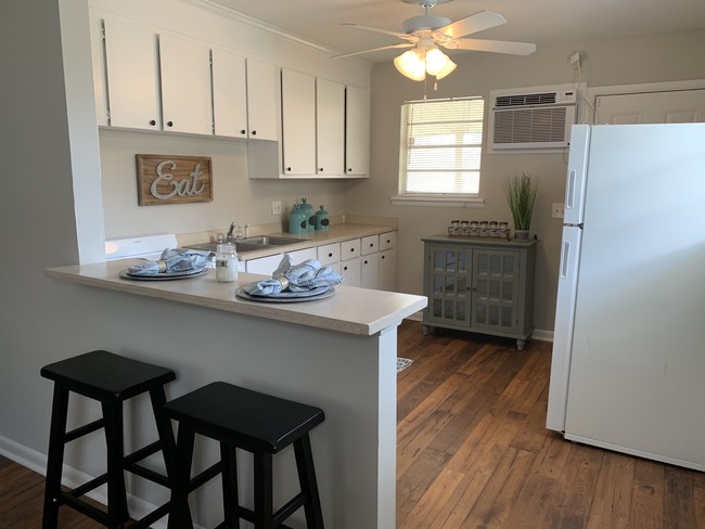 One Bedroom Cedar-Kitchen - Oakview Apartments