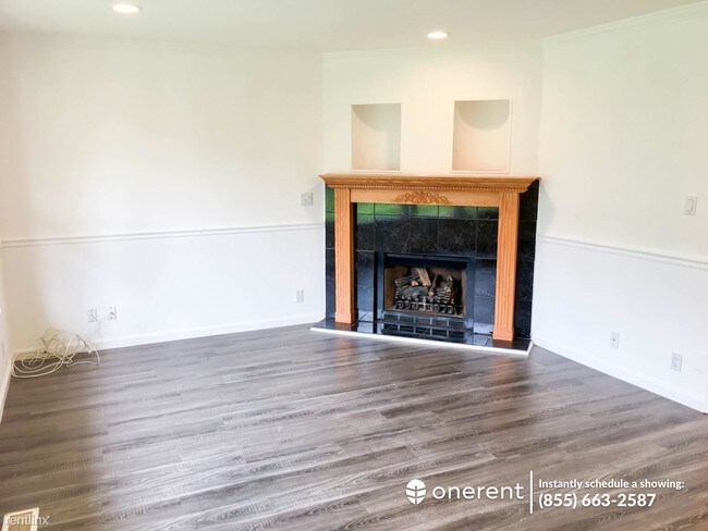 Building Photo - 3 br, 2.5 bath Townhome - 331 S Mary Ave