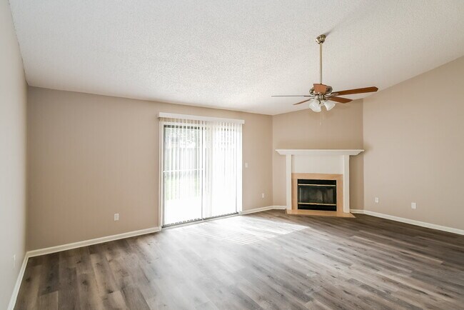 Foto del edificio - 596 Artesian Ln