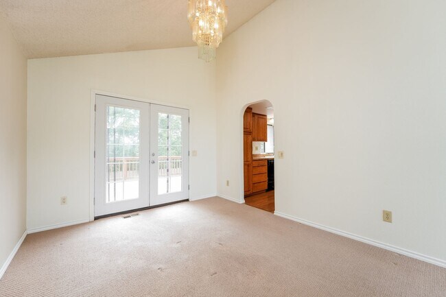 Building Photo - Charming 4 bed, 2.5 bath Lynnwood Home, $3...
