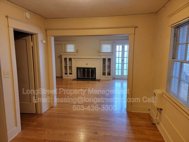 Foto del edificio - 205 NW Kings Blvd