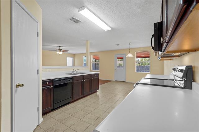 Building Photo - 2926 Jamestown Dr