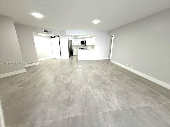 Foto del edificio - 6767 Collins Ave