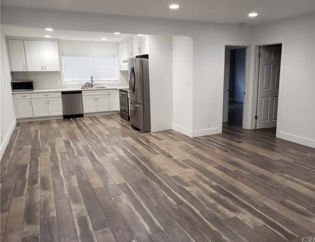 Building Photo - 1013 E Appleton St