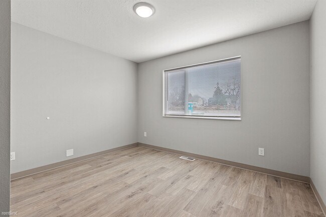 Building Photo - 3 br, 2 bath Duplex - 1502 Bell Street