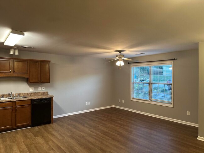 Foto del edificio - 3804 Pinecrest Way