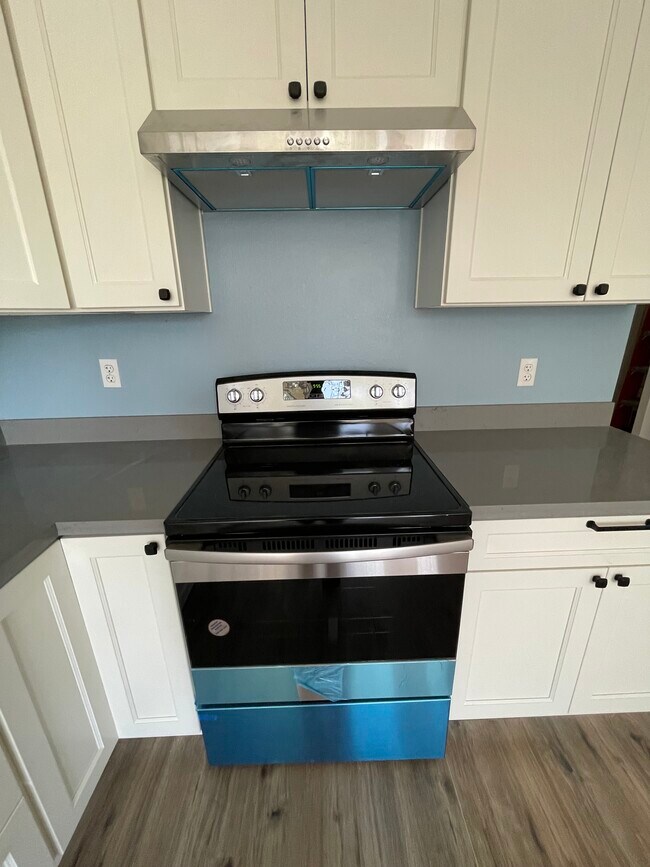 Brand new range and hood - 828 32nd St