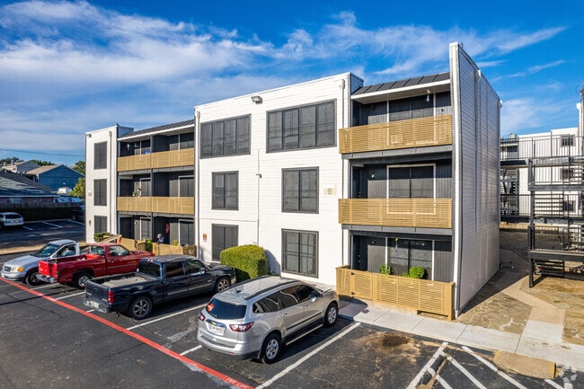 Building Photo - Parea Oak Lawn