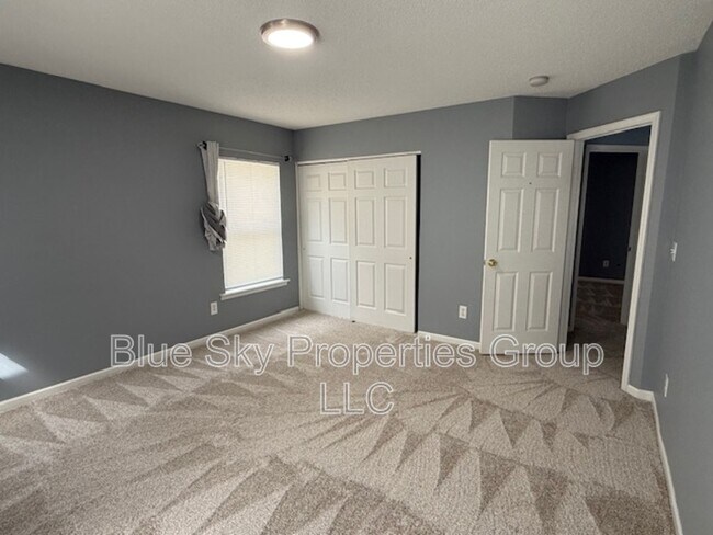 Foto del edificio - 5249 Thornton Rd