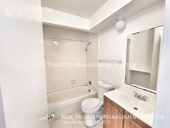 Building Photo - 2 bedroom/ 2 bath duplex in Alief
