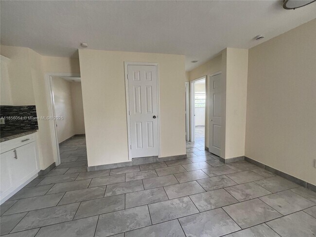Foto del edificio - 2760 SW 2nd St