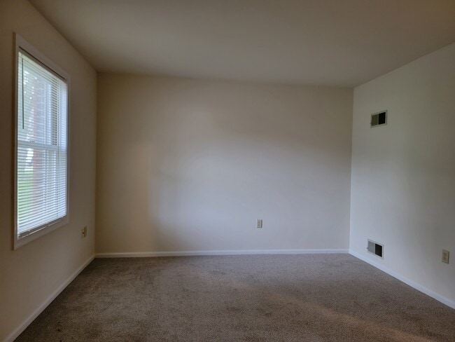 Building Photo - 119 Tom Ave