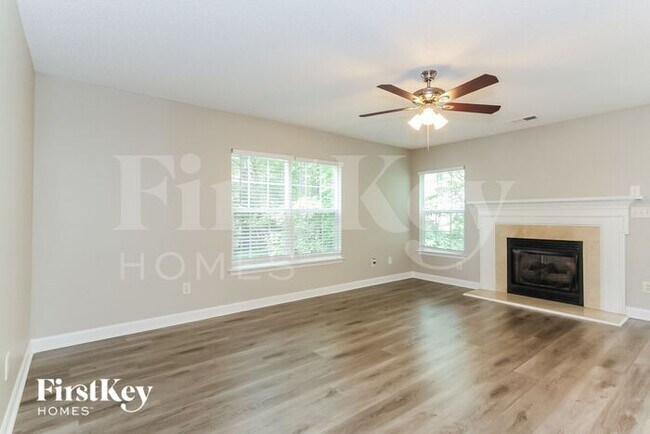 Building Photo - 2217 Thorn Crest Dr