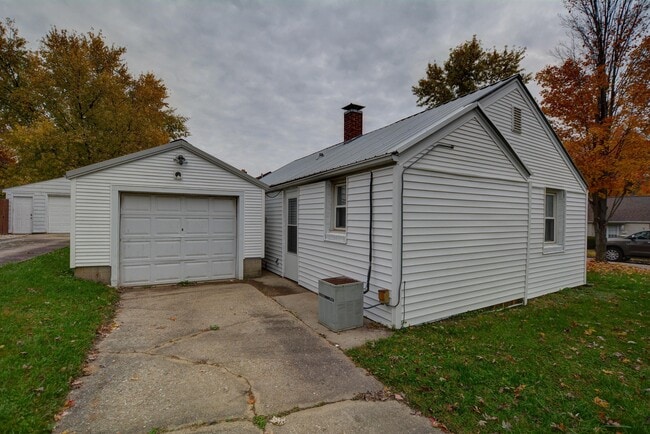 Building Photo - 741 S Miller Ct