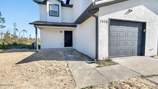 Building Photo - 1028 Spring Ave