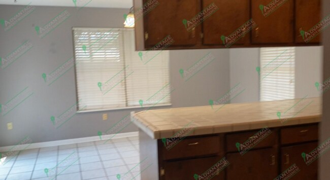 Building Photo - 4 Bedrooms in Smoking Oaks