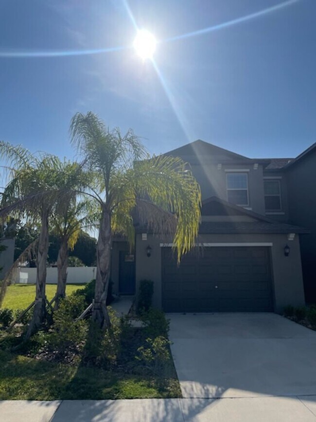 Building Photo - 917 Royal Empress Dr Ruskin, FL 33570